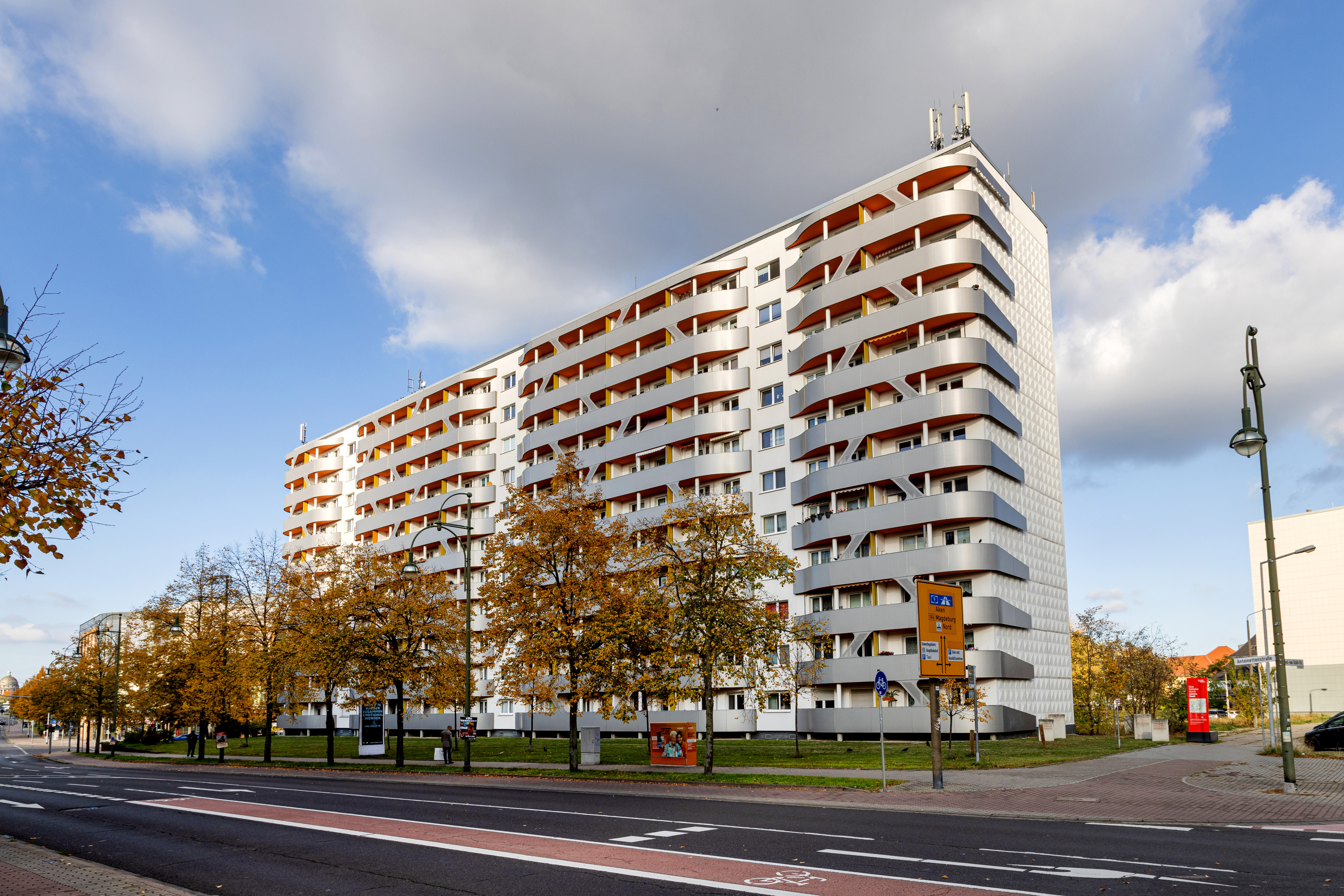 Dessau Wohnungs­bau­gesellschaft mbH – Antoinetten­straße 34-38